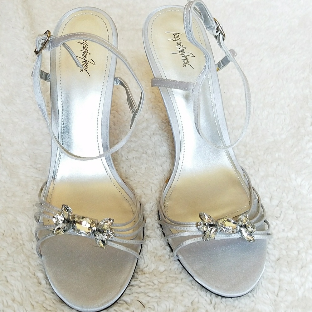 Jacqueline Farrar size 10 Silver Heels