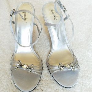 Jacqueline Farrar size 10 Silver Heels