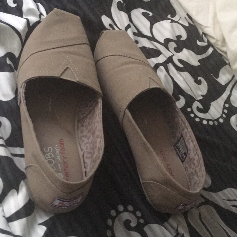 BOBS taupe size 9 1/2