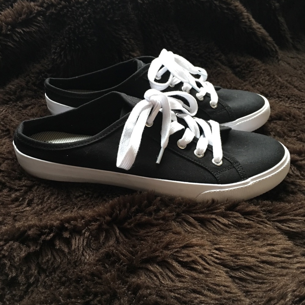 NWOT Mossimo Supply Co. Slip on shoes
