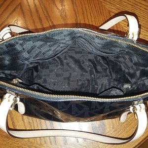 Authentic black MK shoulder purse, great condition