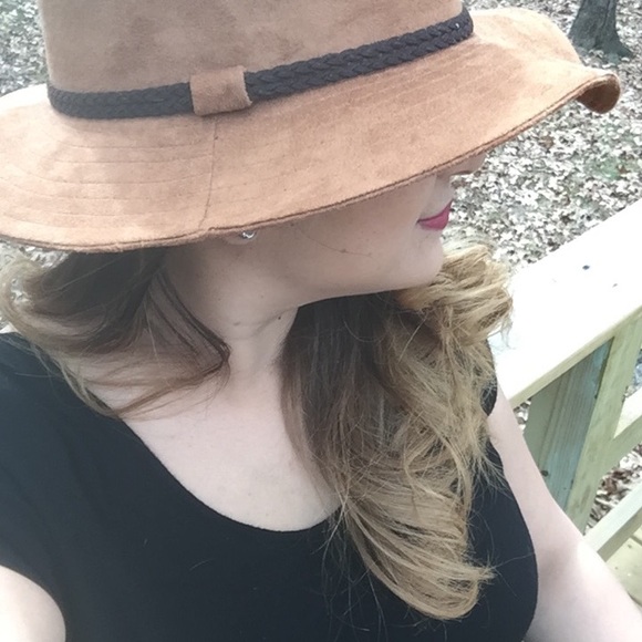 Fall hat $40 - Picture 2 of 2