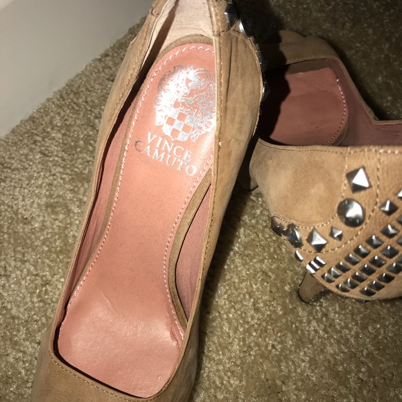 Heels - Picture 4 of 4