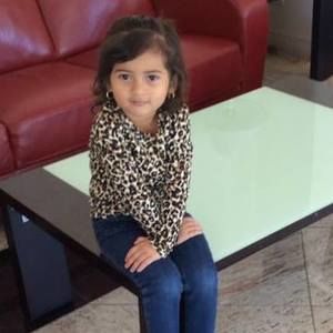 Meet your Posher, Dinora