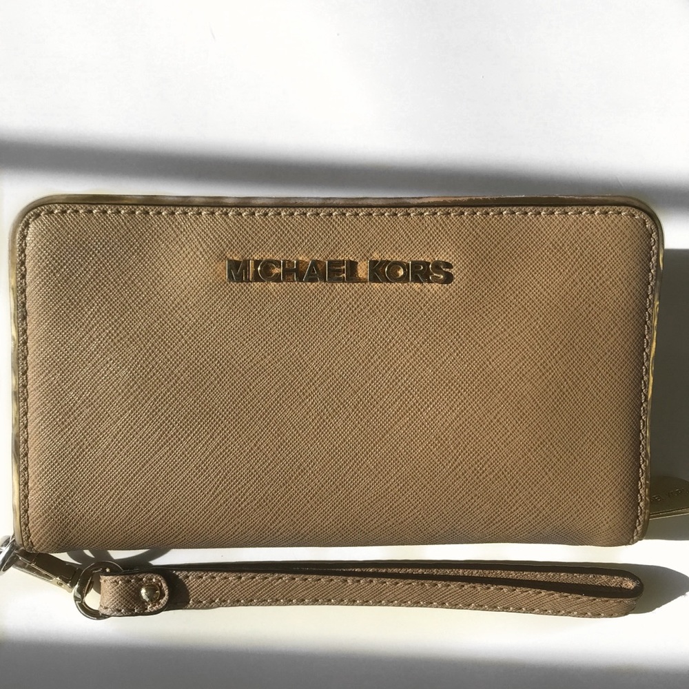 Micheal Kors Wristlet