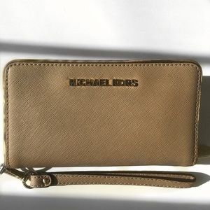 Micheal Kors Wristlet