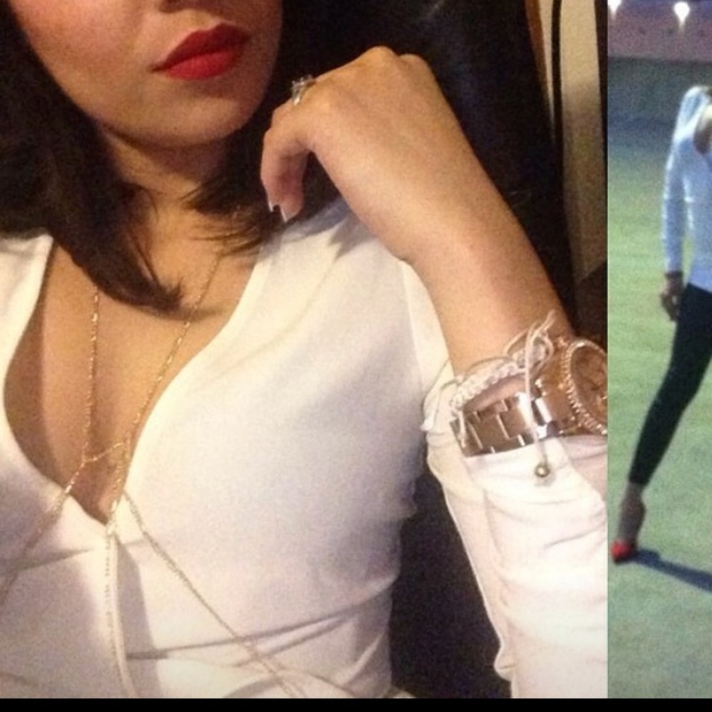 Bebe deep v top