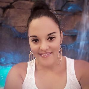 Meet your Posher, Adanelis