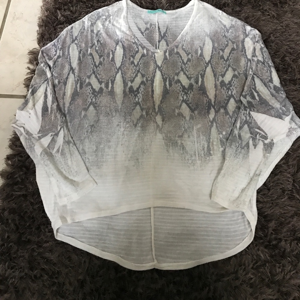 Karlie Vneck Medium Shirt animal Print