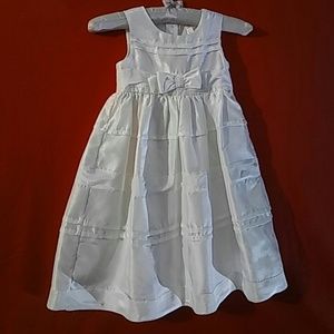 Cherokee Girls dressy dress..Size 4T...front bow