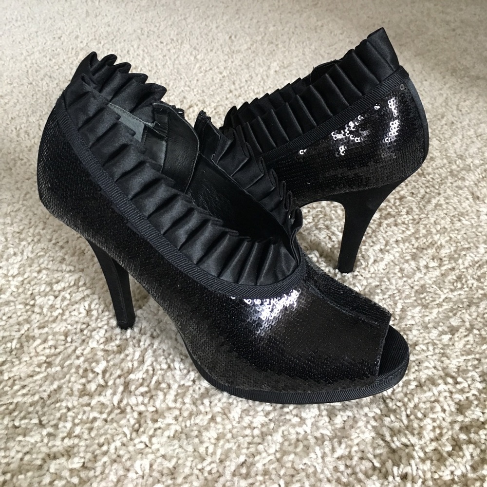 Black Sequin High-Heels