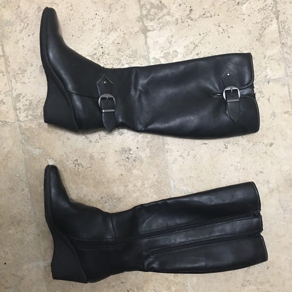 Block heeled buckle Aerosole boots