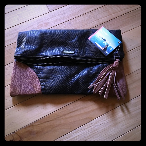 Roxy Handbags - Brand new Roxy clutch