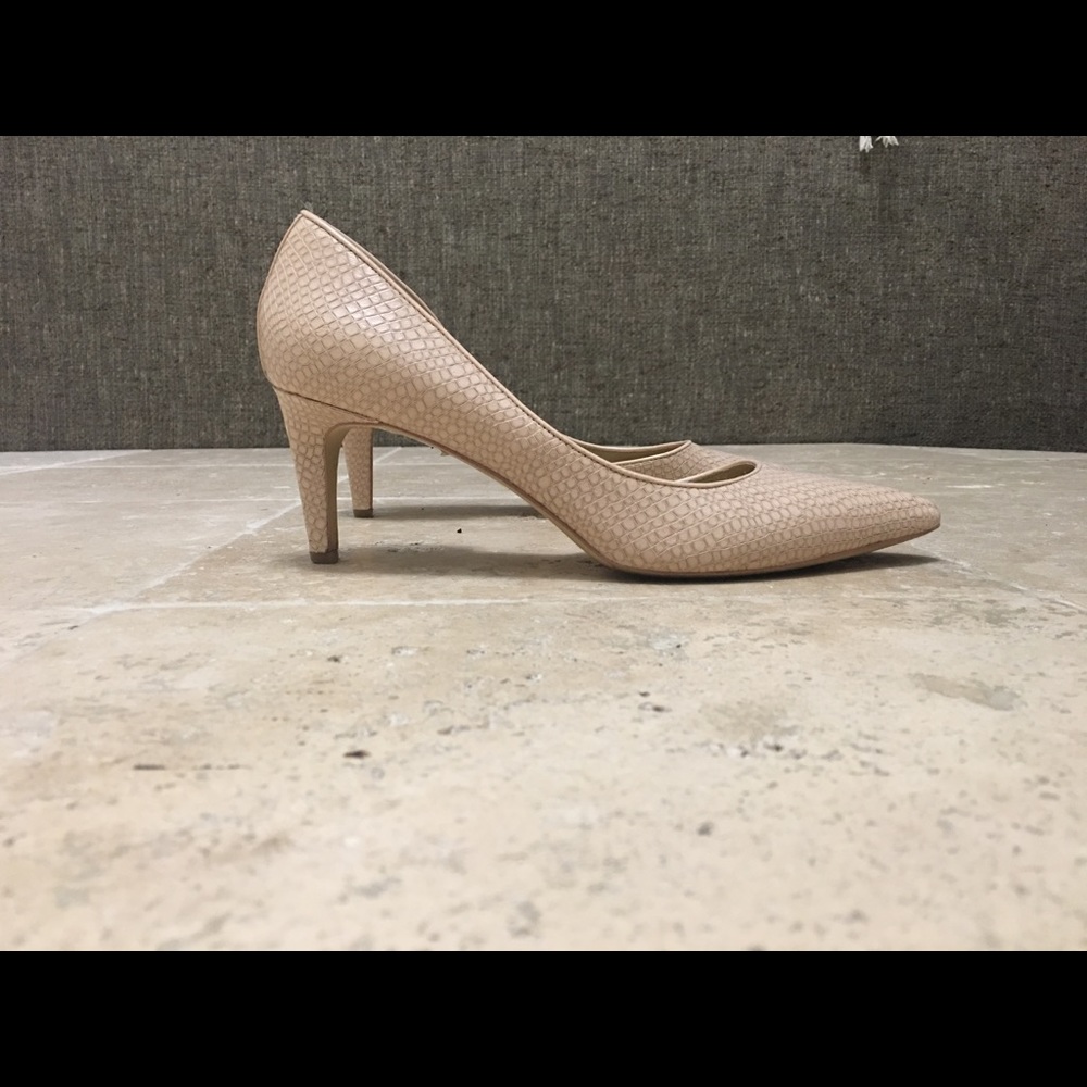 Cream Ann Taylor Heals with texture & pointy toe