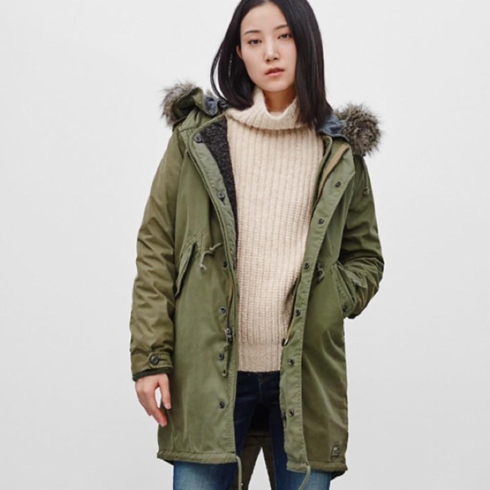 Green faux Sherpa lined parka. Detachable faux fur