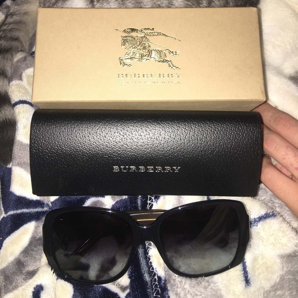 New IN BOX Burberry sunglasses