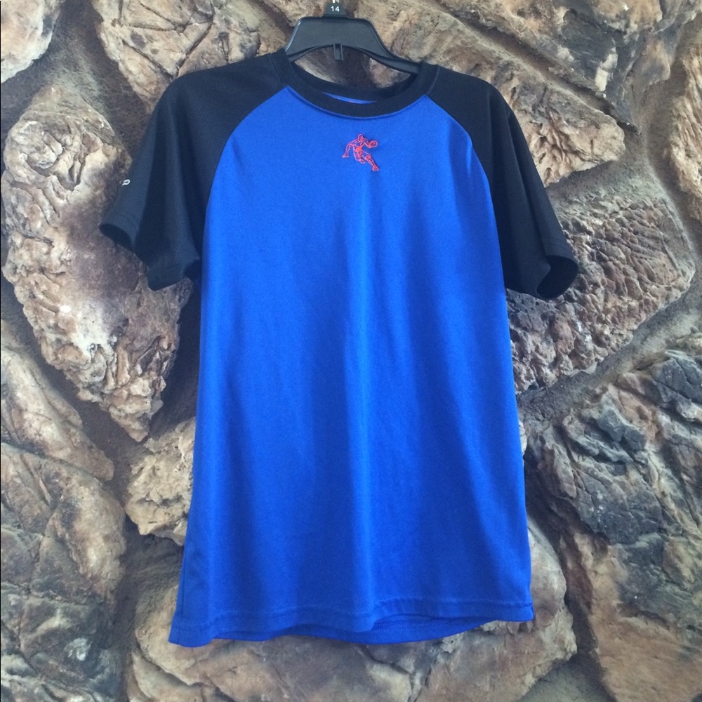 Short sleeve wicking style shirt