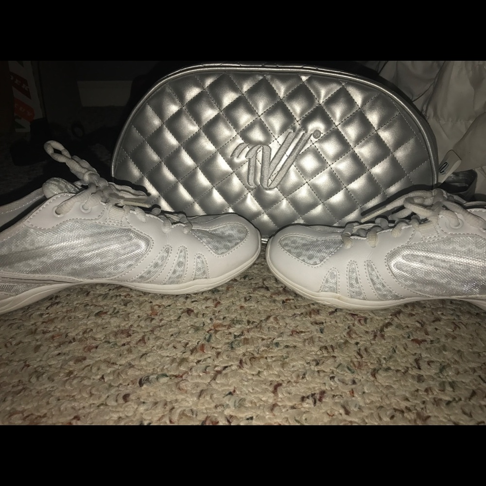 VARSITY CHEER SHOES