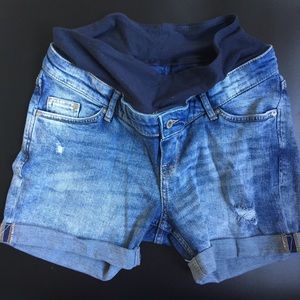 H&M’s MAMA maternity jean shorts