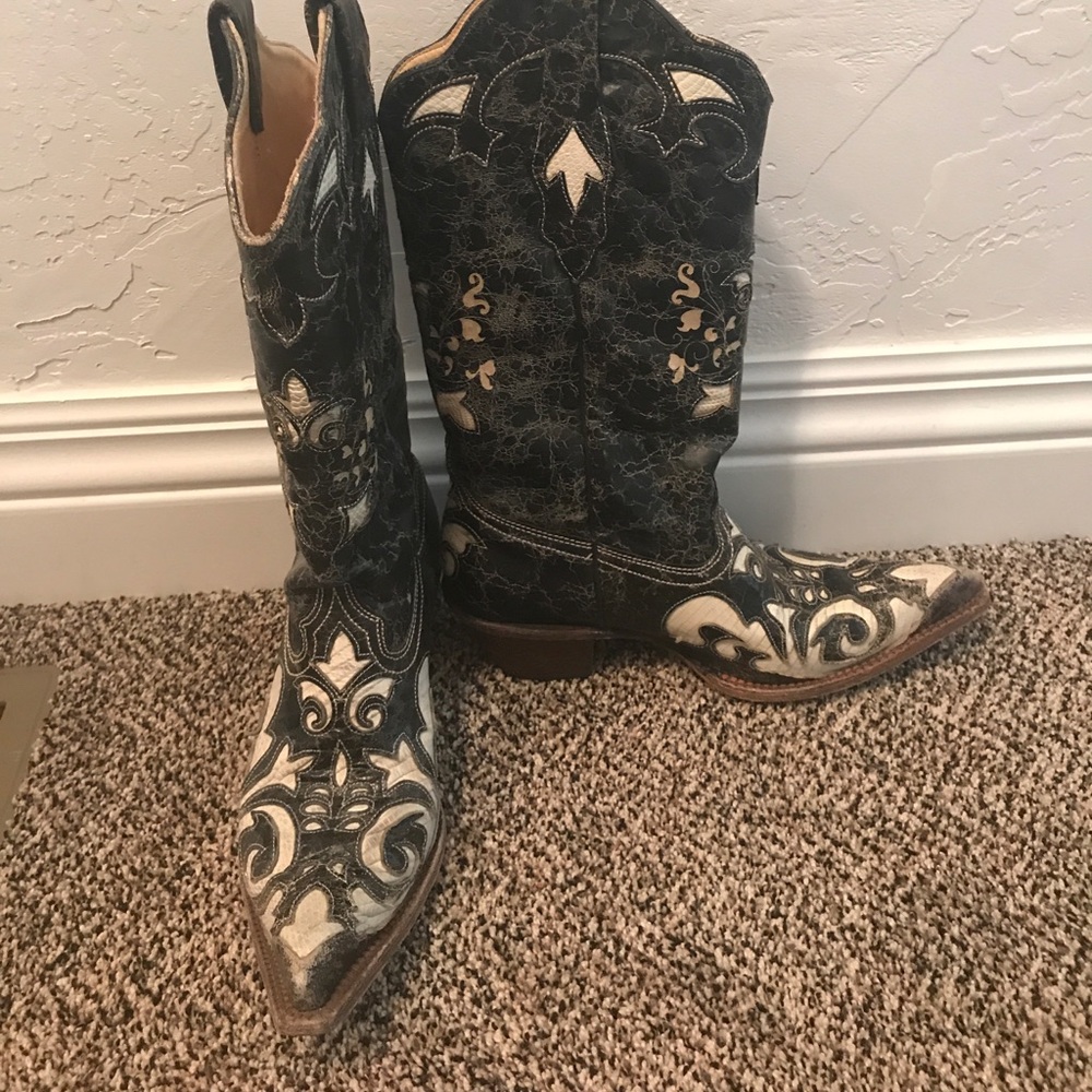 Corral boots size 8