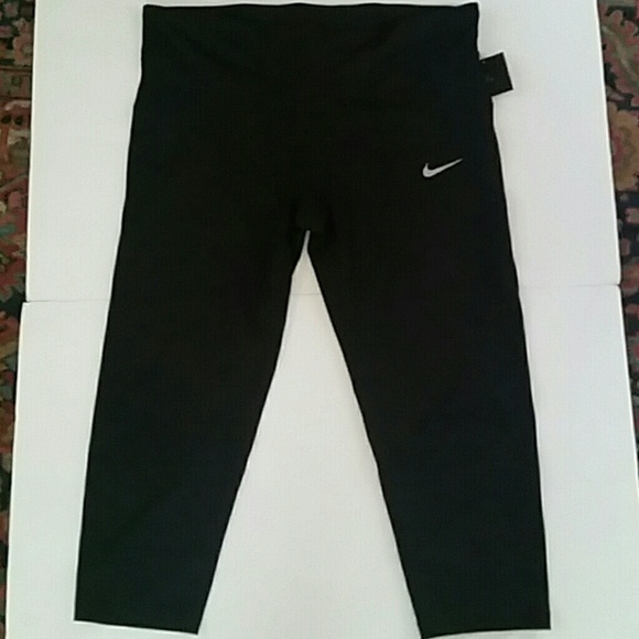 Plus Size Nike Dri-Fit Power Capri Leggings - Picture 2 of 4
