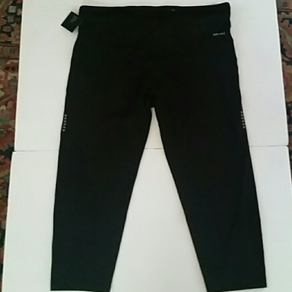 Plus Size Nike Dri-Fit Power Capri Leggings - Picture 3 of 4