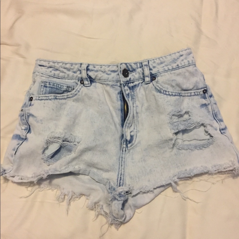 Light wash Bull Head denim shorts