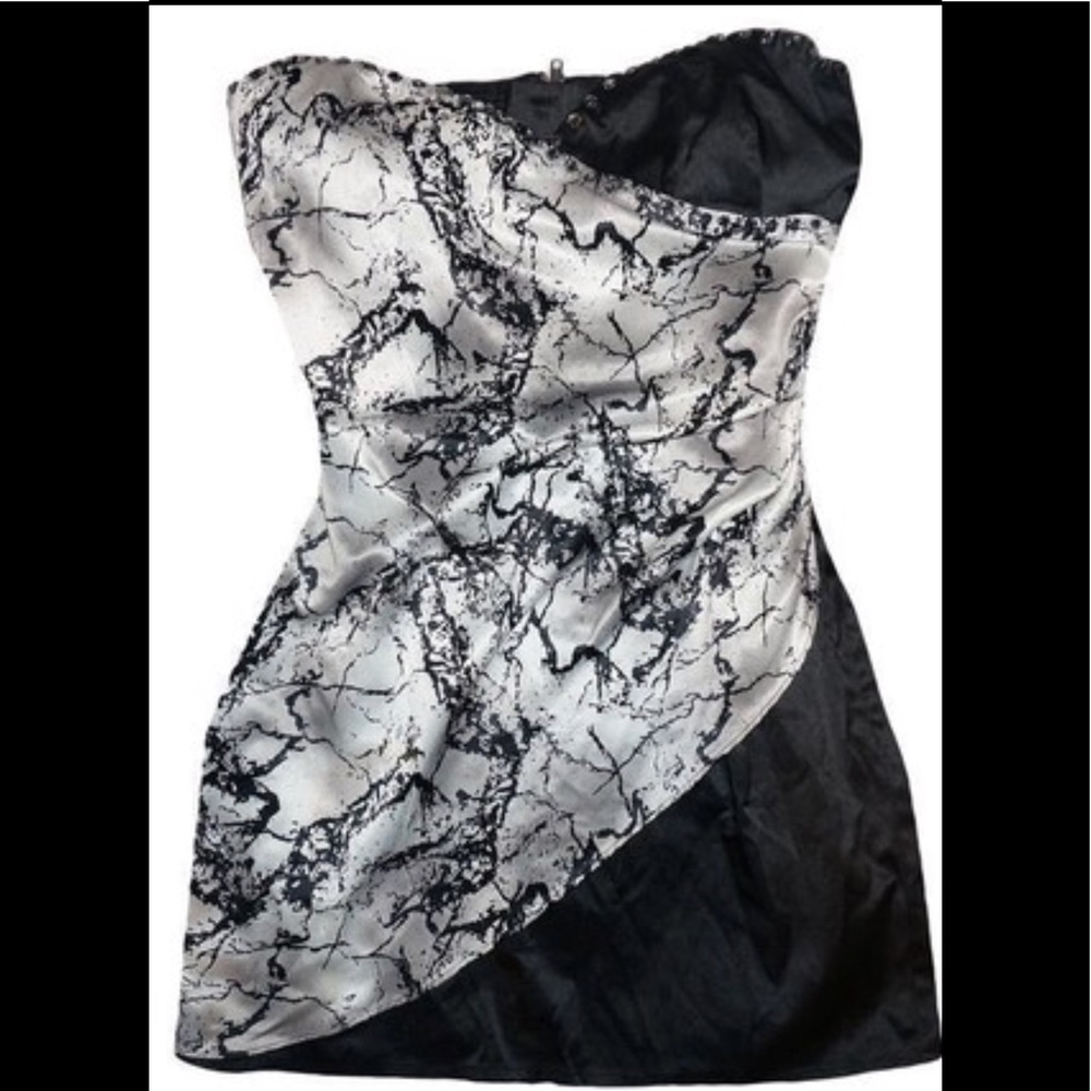 NWT H&M’s Divided Scalloped Dress
