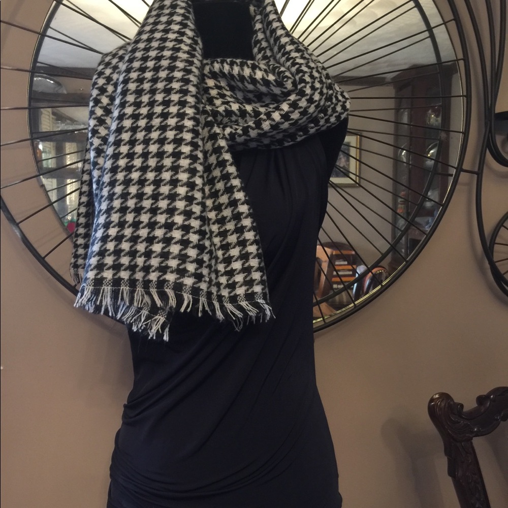 48” sq. houndstooth