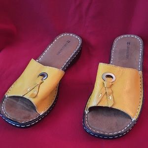 Naturalized mustard color sandals