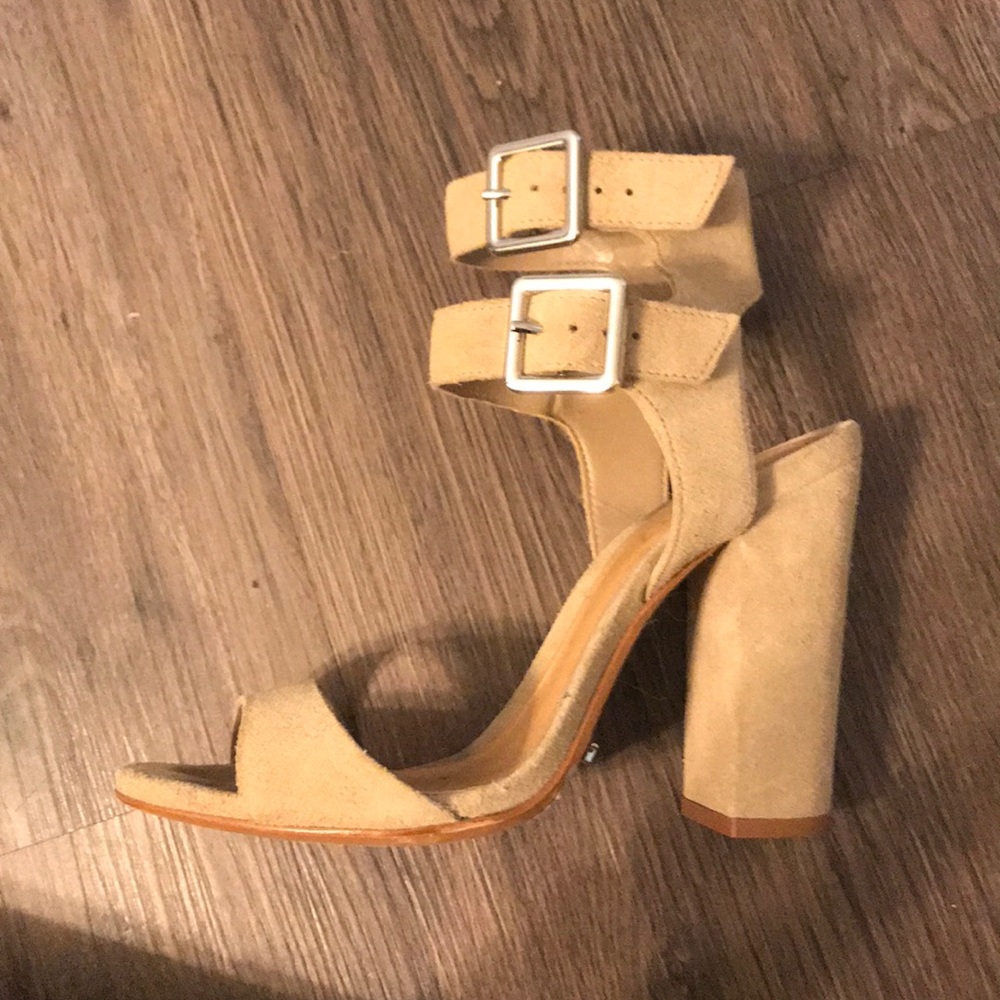 Super cute tan, suede buckled heels!