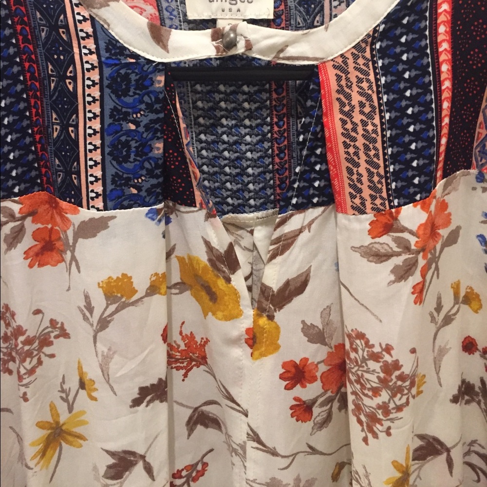 Beautiful flowy tunic - Picture 2 of 4