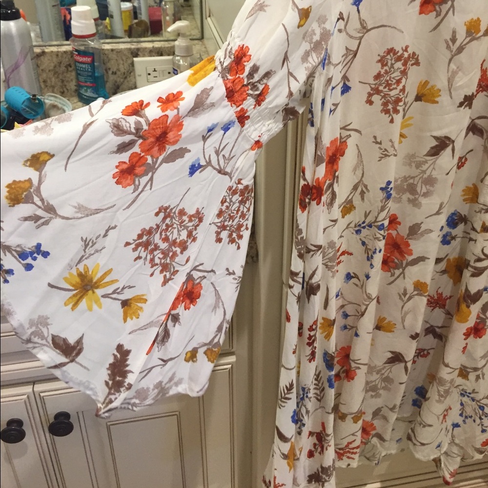 Beautiful flowy tunic - Picture 3 of 4
