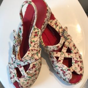 Vintage Chinese Laundry sandals 8.5