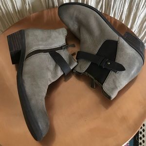 BP Daphne ankle bootie - light grey color size 6