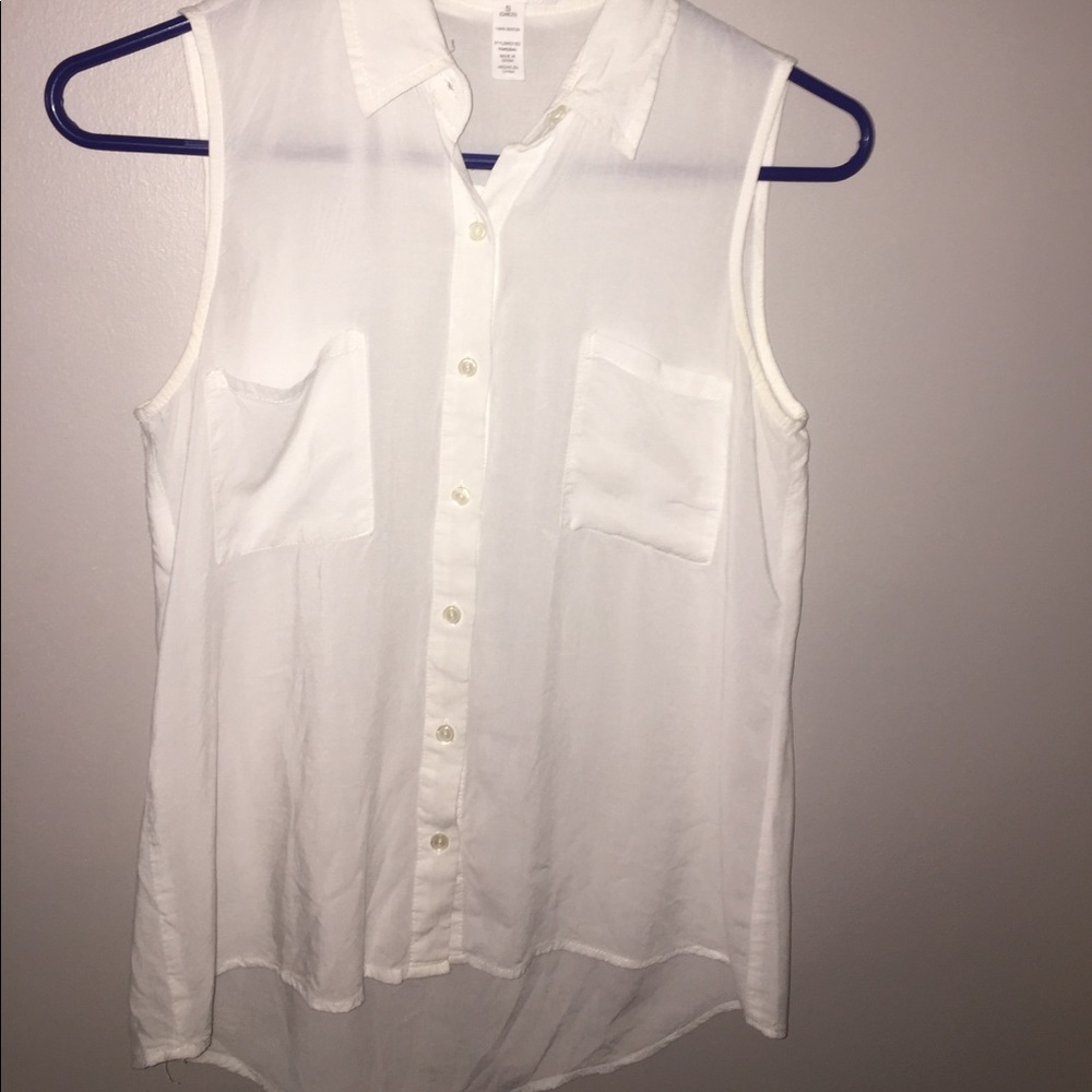 Sleeveless White Collared Blouse