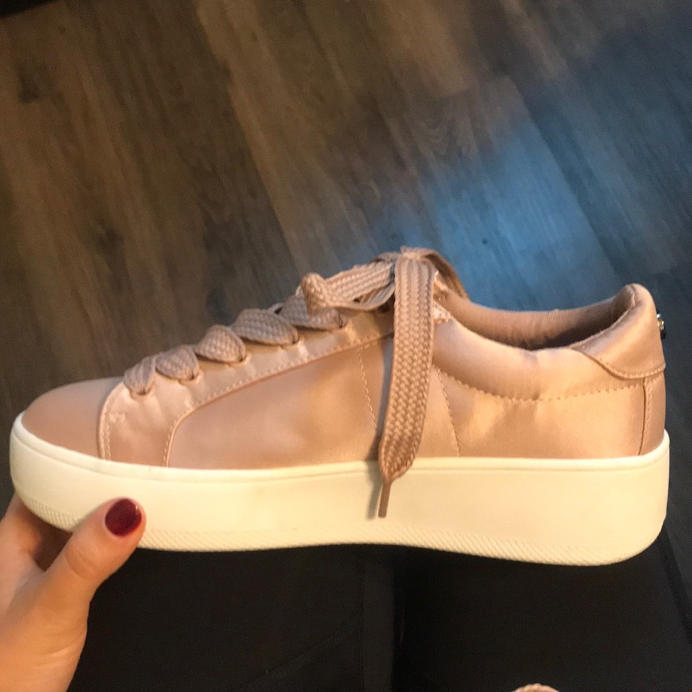 BRAND NEW STEVE MADDEN SNEAKERS