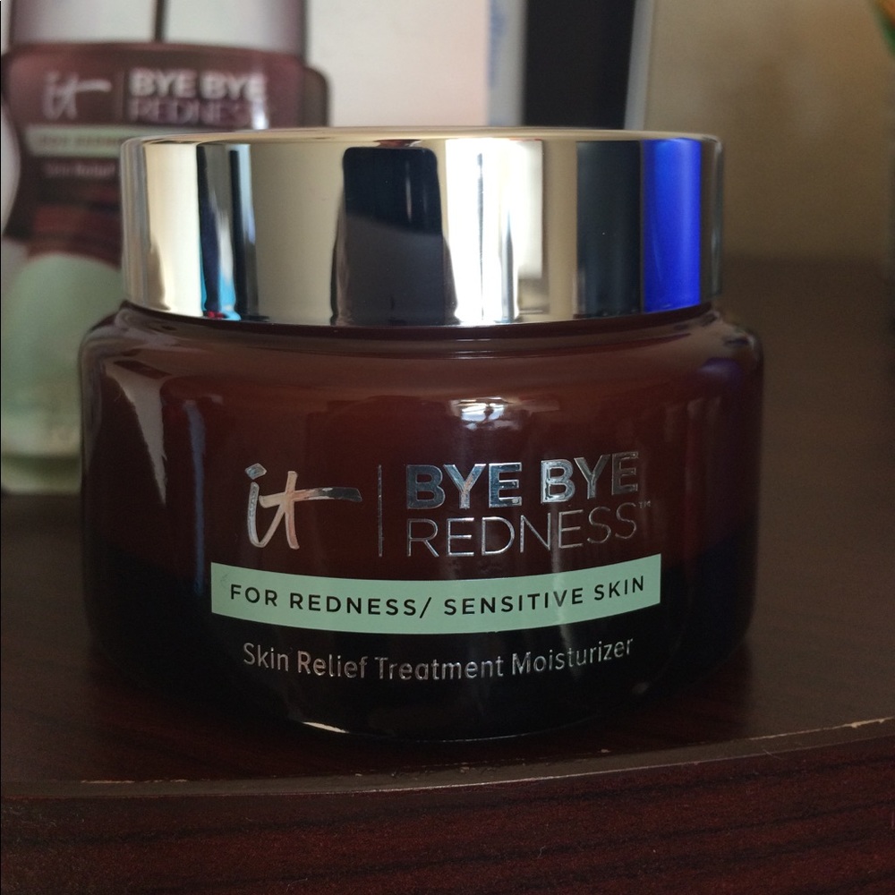 IT Cosmetics Bye Bye Redness moisturizer, samples
