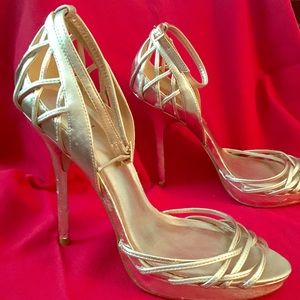 Bakers shoes. Gold color. Size 7M