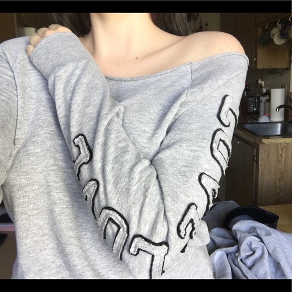 off the shoulder slouchy sweater❄️ - Picture 1 of 5