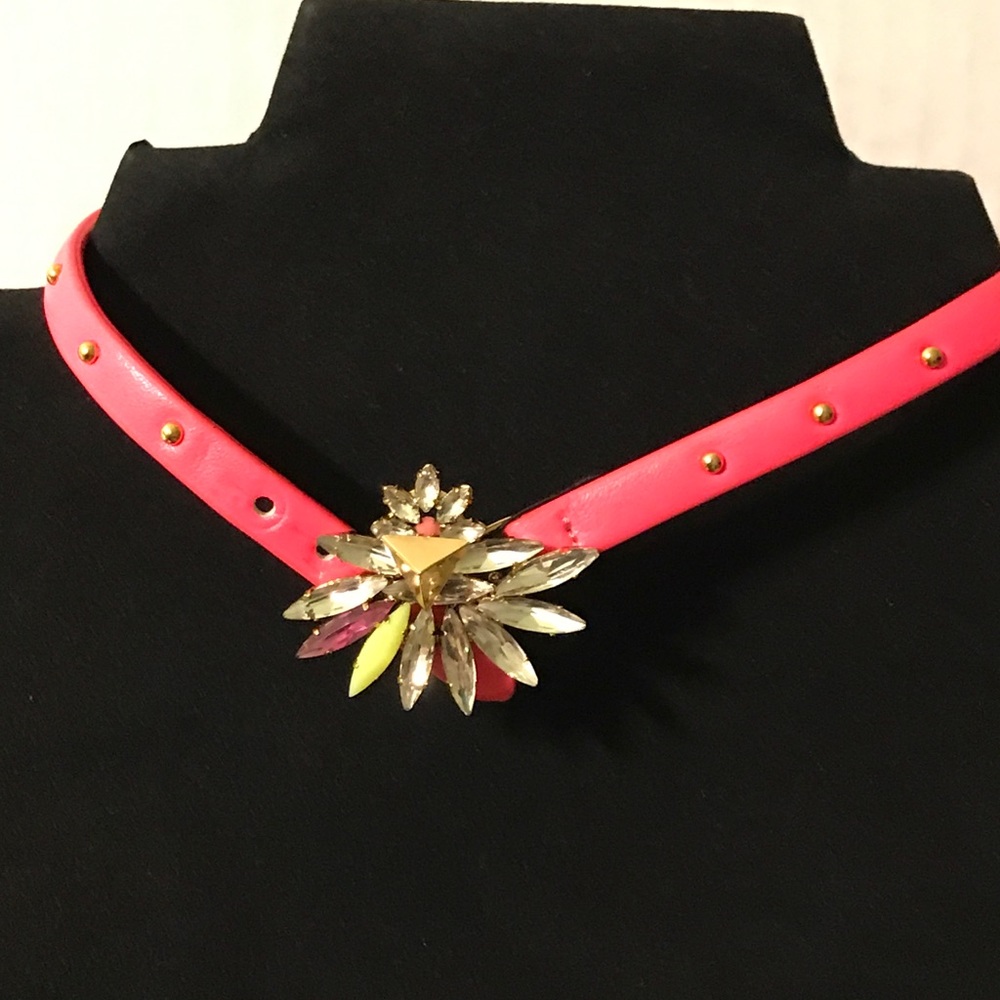 Red Pendant neck less choker