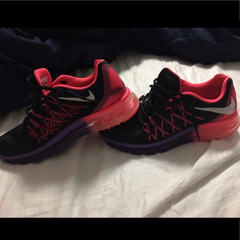 NIKE AIR MAX