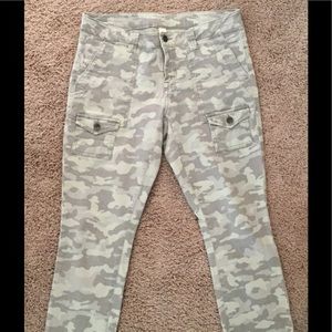 Women's camo skinny jeans