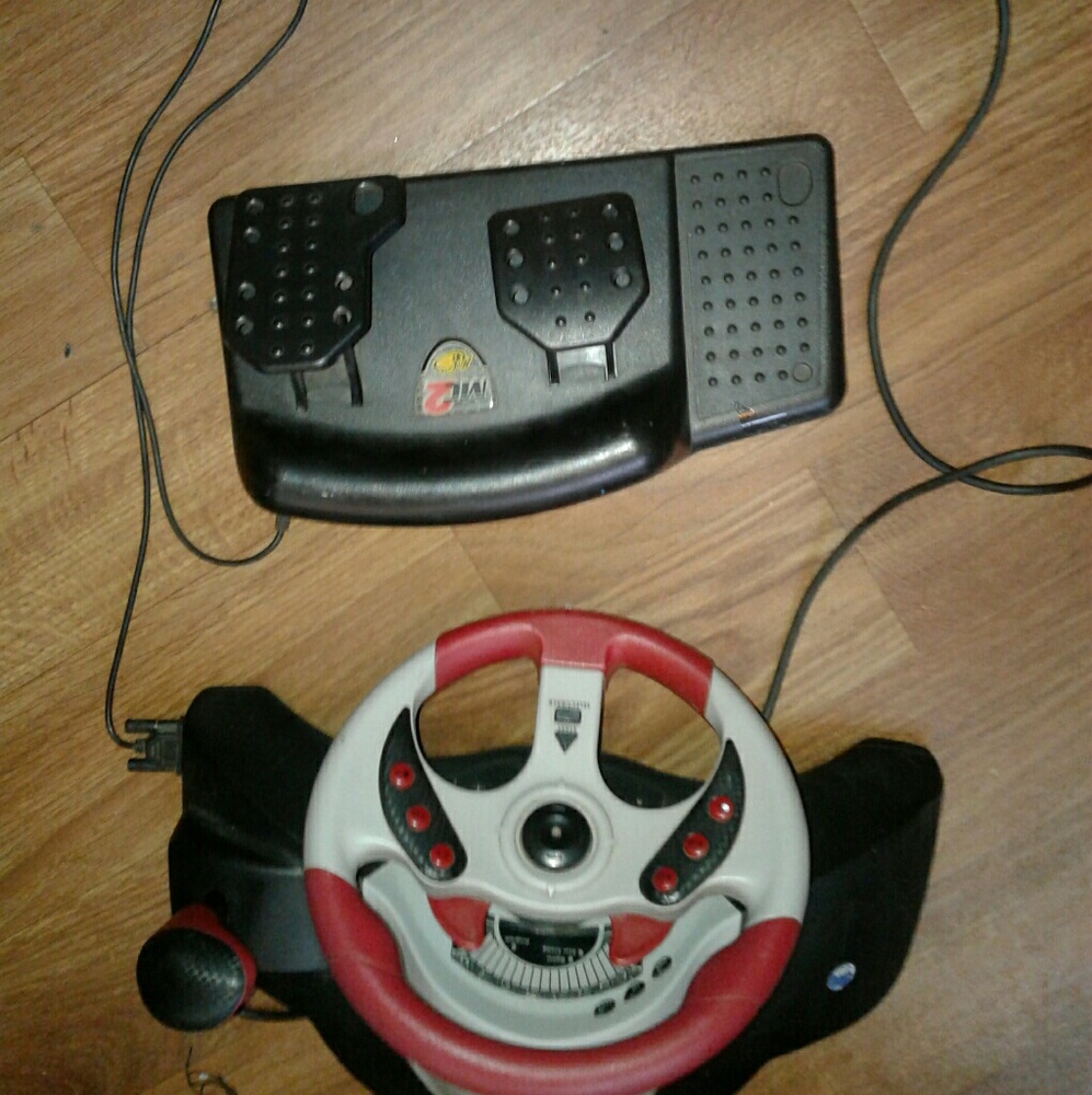 Driving wheel with pedals