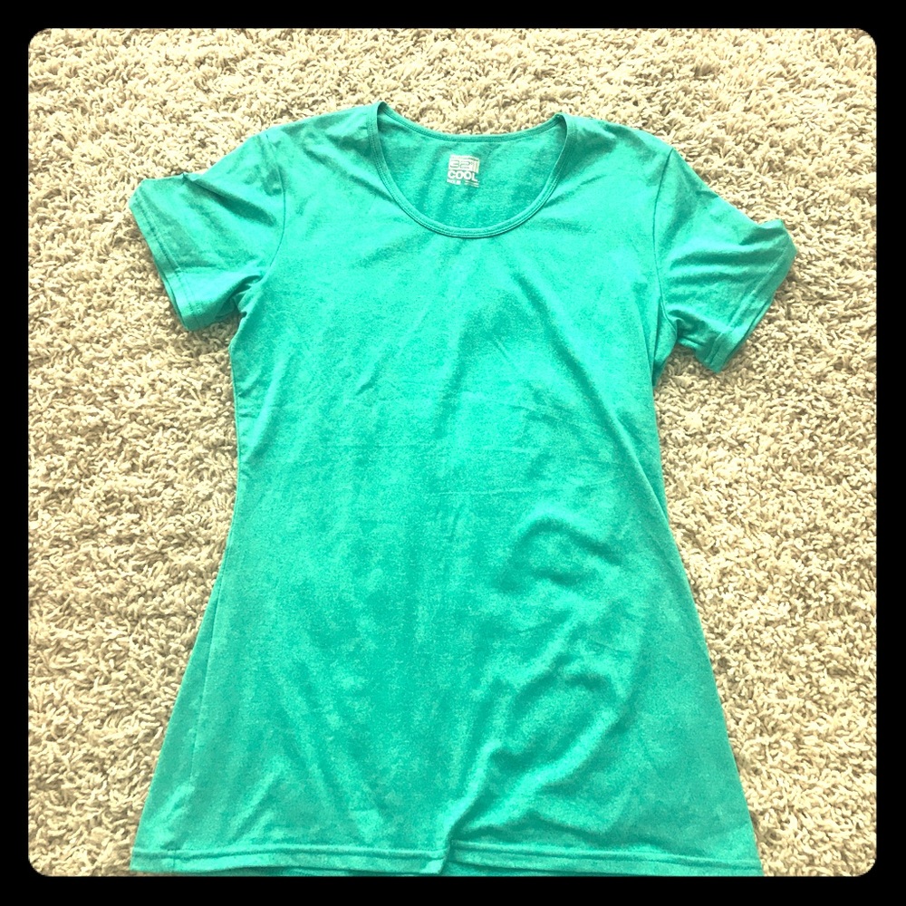 [DONATING SOON] 32 Degrees Weatherproof Tee