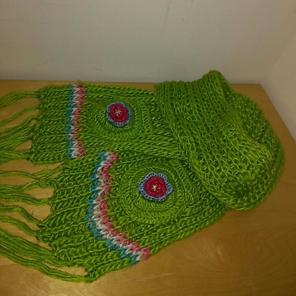 Scarf - Picture 2 of 8