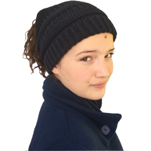 Cozy ponytail beanie hat - Picture 3 of 3