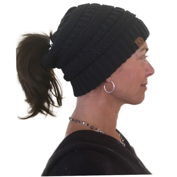 Cozy ponytail beanie hat - Picture 2 of 3