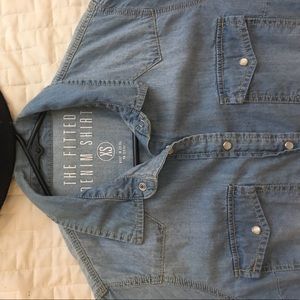 Fitted denim shirt