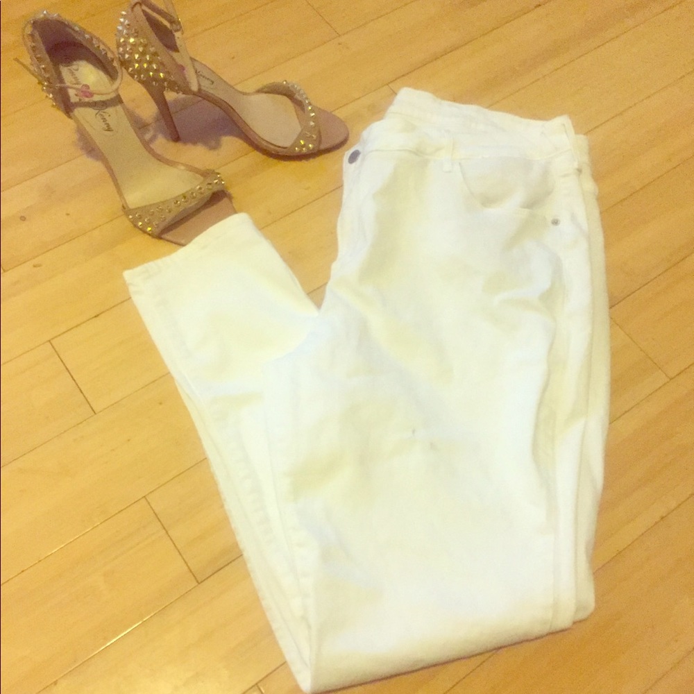 Old navy mid rise rockstar jeans size 20. WHITE